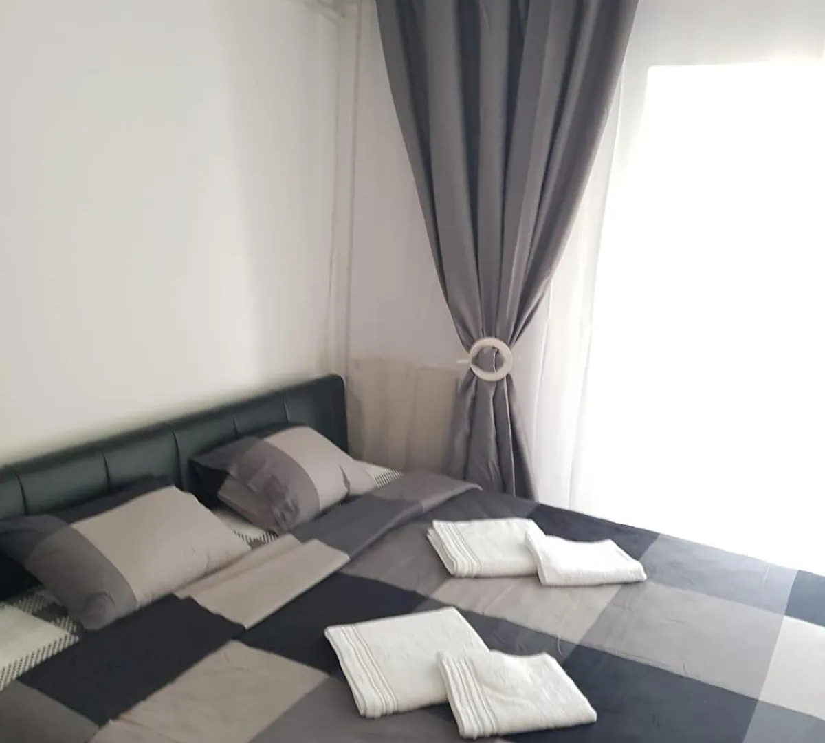 Vadim 2 Brooms Apartment Peraia